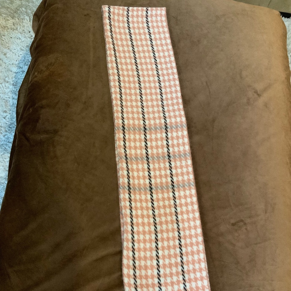 Houndstooth Pink White Grey Black OS Soft Scarf with hidden Zipper Pocket Travel